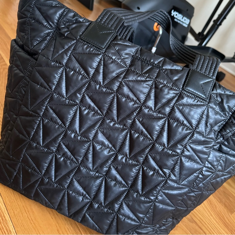 Large black quilted Michael Kors duffel bag travel tote luggage bag - Picture 2 of 11